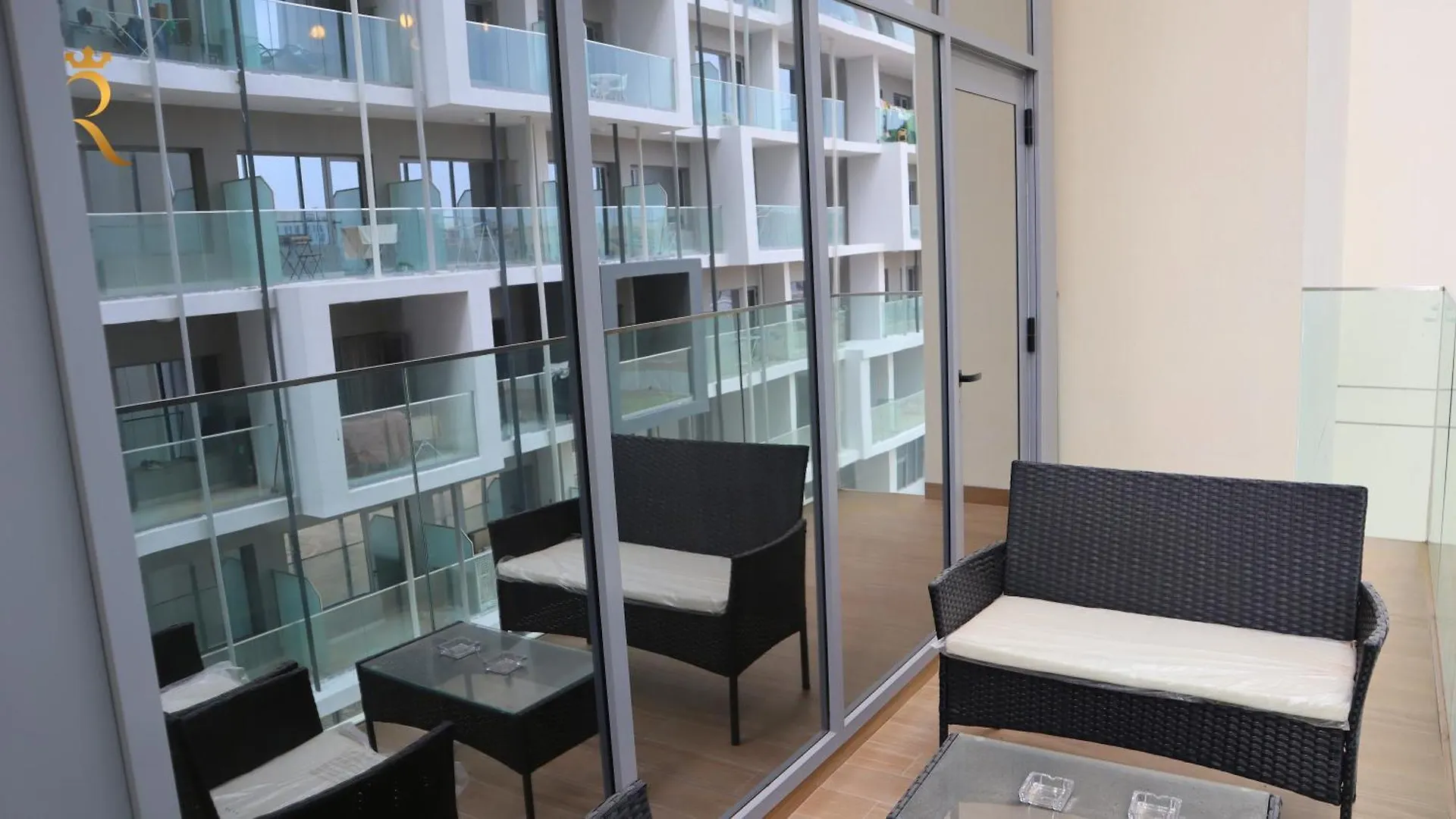 Duplex Elegance Retreat Transit - 2 Bedroom In Masdar City Abu Dhabi 0*,  Emirati Arabi Uniti