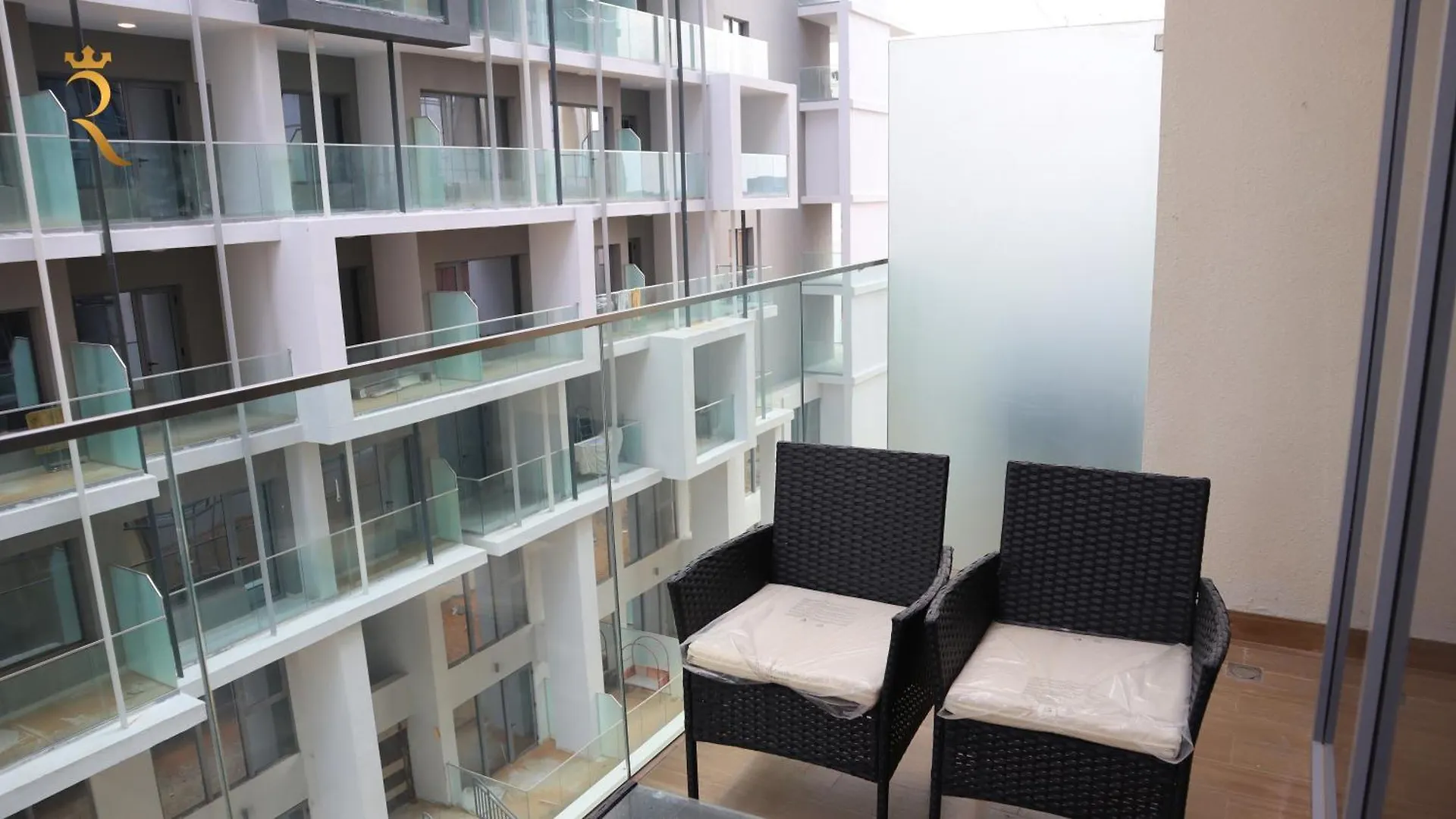 Duplex Elegance Retreat Transit - 2 Bedroom In Masdar City Abu Dhabi