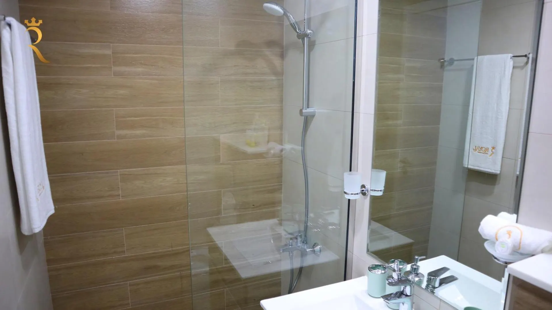 Appartamento Duplex Elegance Retreat Transit - 2 Bedroom In Masdar City Abu Dhabi